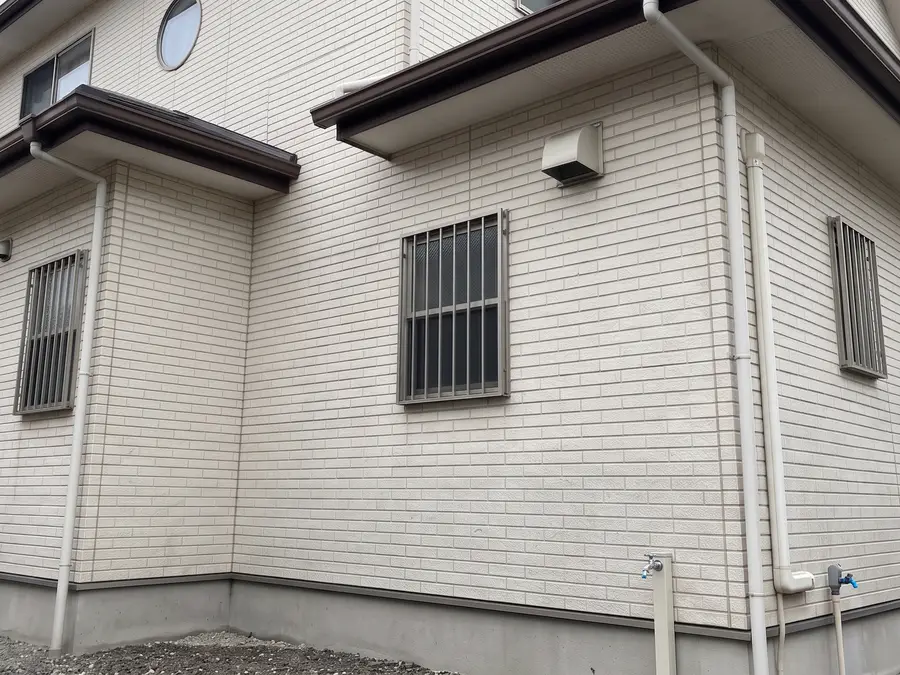洗浄して汚れを落とした住宅の外壁